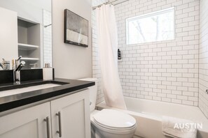 Eco-friendly toiletries, hair dryer, towels, soap - Matador #B xxxxxxxxx (Austin)