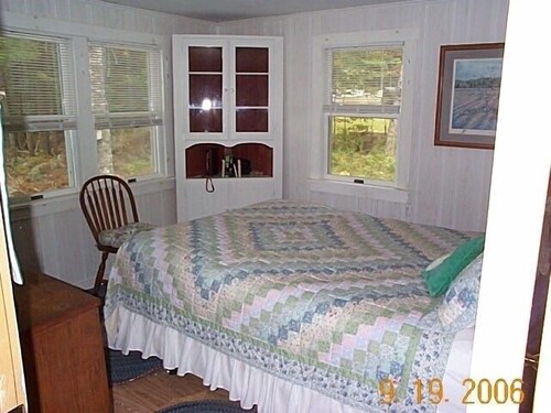 Charming Lakeside Home,Dream Location, beach, Kayaks,nature, fishing