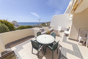 Outdoor dining - A08- Magnolia Sea View Apartment (Lagos)