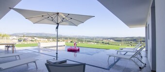 Condition as new: VILLA DISIGNATIVE SILVERCOAST PORTUGAL - INFINITE HEATED SWIMMING POOL