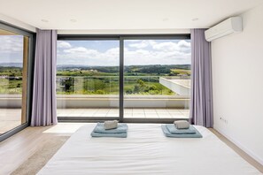 4 bedrooms, iron/ironing board, travel cot, free WiFi