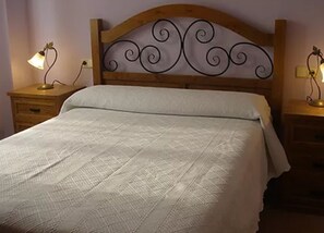 11 Schlafzimmer, Bügeleisen/Bügelbrett, Bettwäsche
