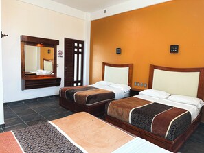 Familien-Dreibettzimmer | Bügeleisen/Bügelbrett, kostenloses WLAN, Bettwäsche