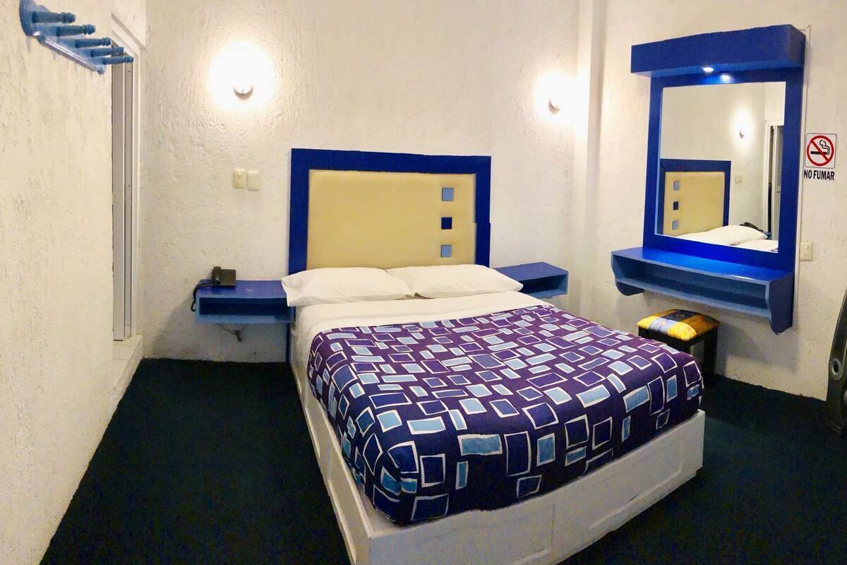 Comfort Room | Iron/ironing board (on request), free WiFi, bed sheets