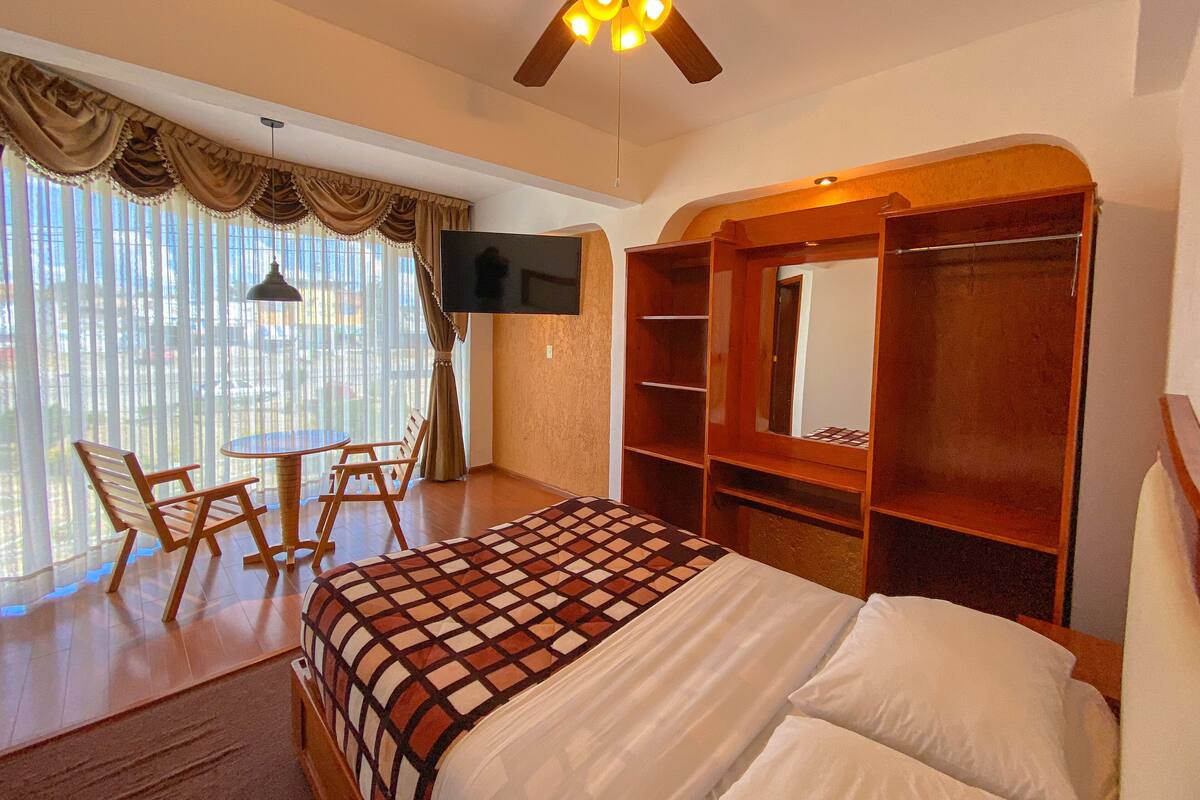 Deluxe Room | Iron/ironing board (on request), free WiFi, bed sheets