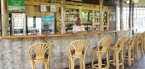 Bar (on property) - Trotters Hotel (Kabati)
