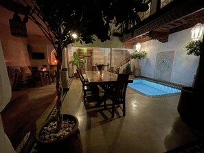 تناول الطعام