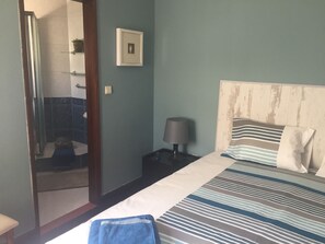 3 bedrooms, iron/ironing board, Internet, bed sheets