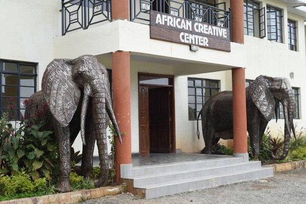 Property entrance - Karen Village Art Residency (Nairobi)