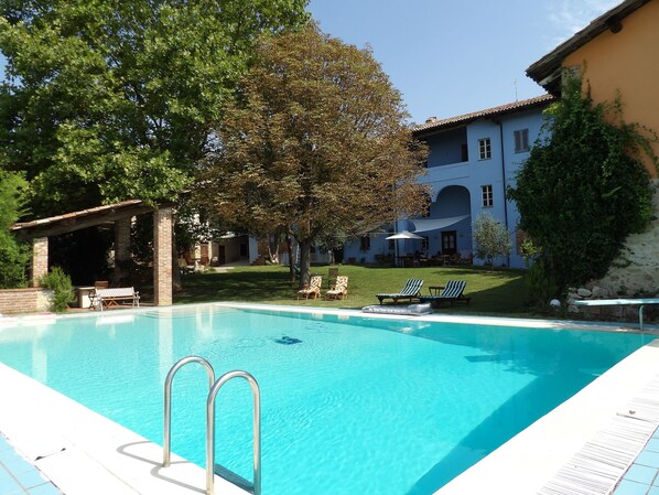 Outdoor pool - Pomegranate house (Alfiano Natta)