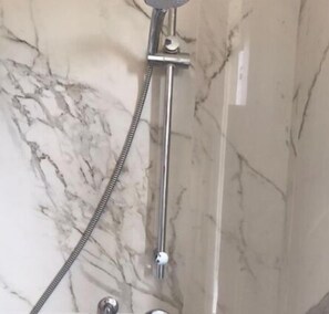 Shower, hair dryer, bidet, towels - LULLABY HOUSE LAZISE (Lazise)