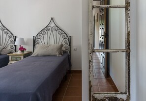 4 makuuhuonetta, ilmainen Wi-Fi, vuodevaatteet