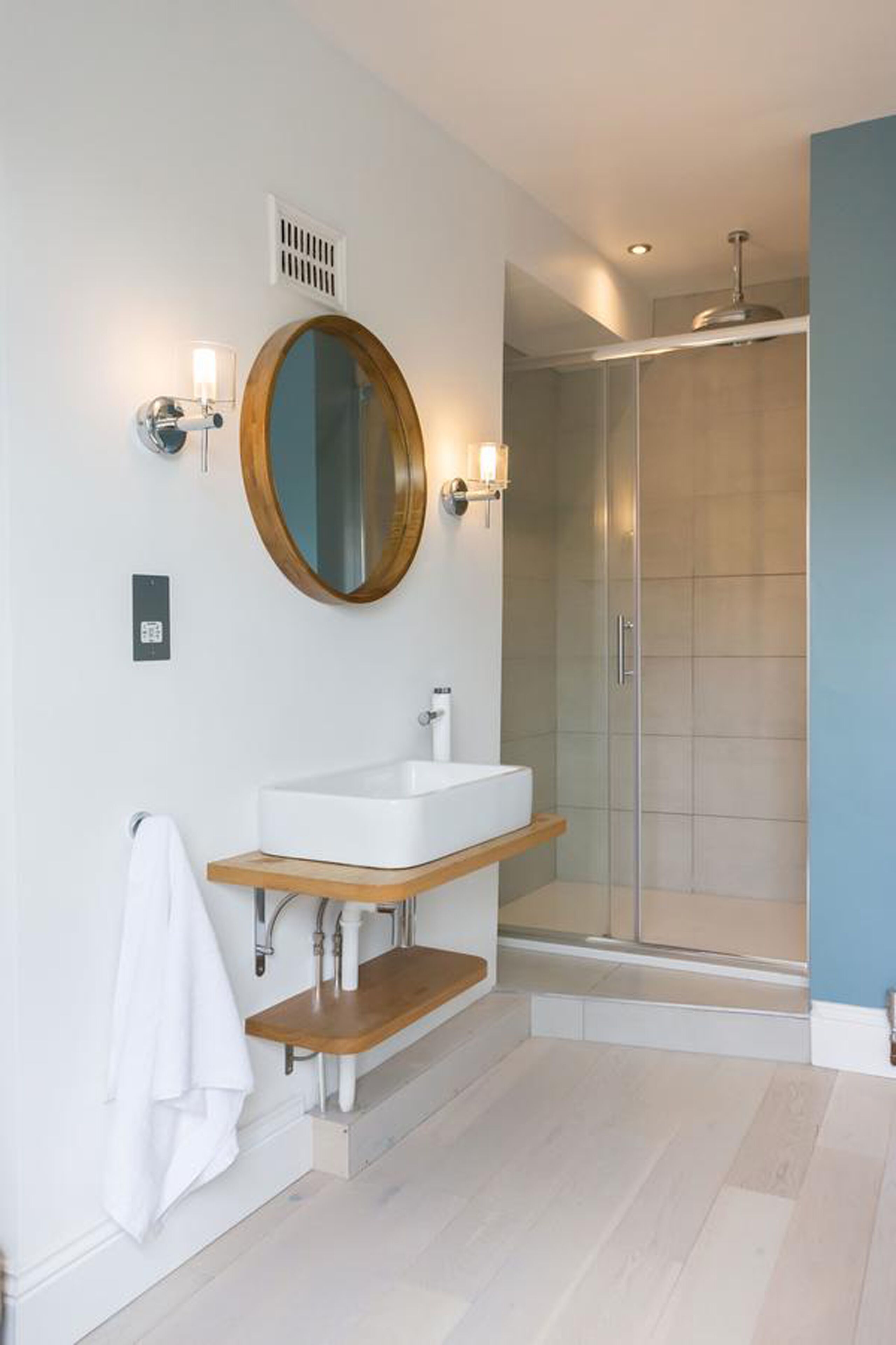 Three-Bedroom House | 3 bedrooms, iron/ironing board, free WiFi, bed sheets