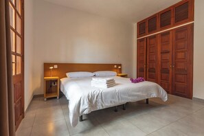 3 bedrooms, iron/ironing board, free WiFi, bed sheets