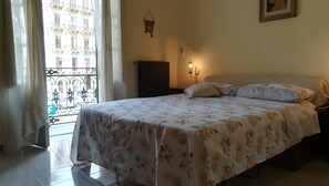 Chambre Double, salle de bains commune