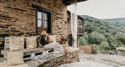Taloja Outeirossa 4 hengelle