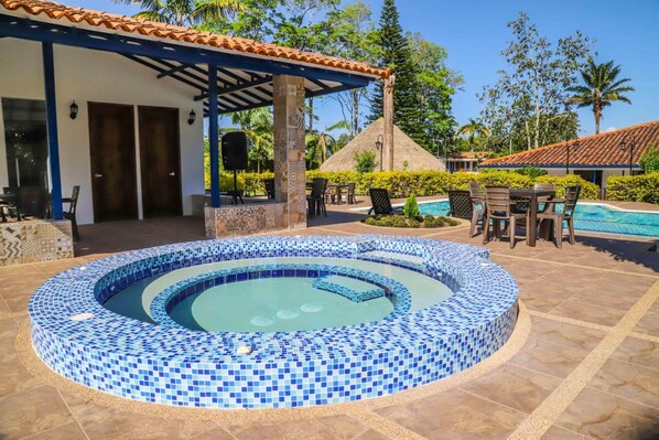 Outdoor pool - Hotel Campestre Santa Lucia (Montenegro)