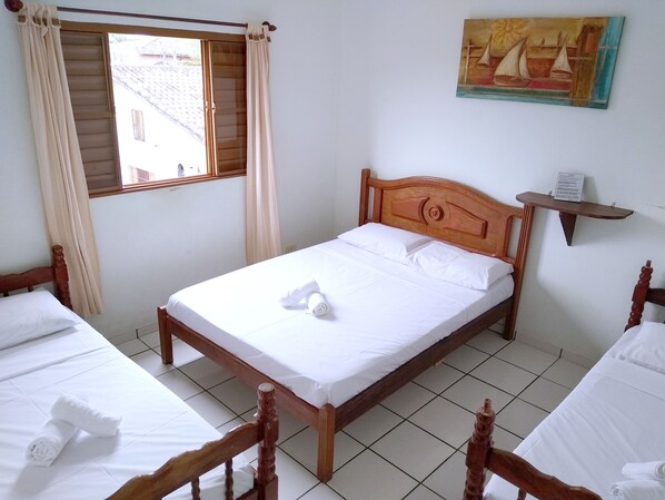 Habitación cuádruple, varias camas | Wifi gratis 