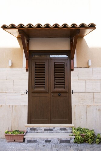 A stone's throw from downtown and the sea modern comfort and the scent of Marsala bread