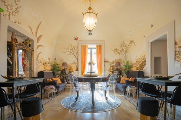 每日供應當地菜式早餐 (每人 EUR19)