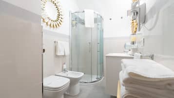 Habitación de lujo, baño privado | Baño | Ducha y bañera combinadas y bañera de hidromasaje