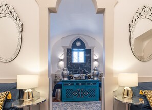 Frette Italian sheets, premium bedding, down duvets, Select Comfort beds - Moresco (Catania)