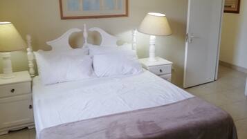 3 bedrooms, in-room safe, iron/ironing board, free WiFi