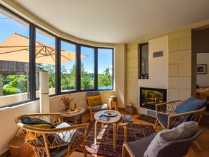 TV, fireplace - Loire Valley with pool (Thizay)