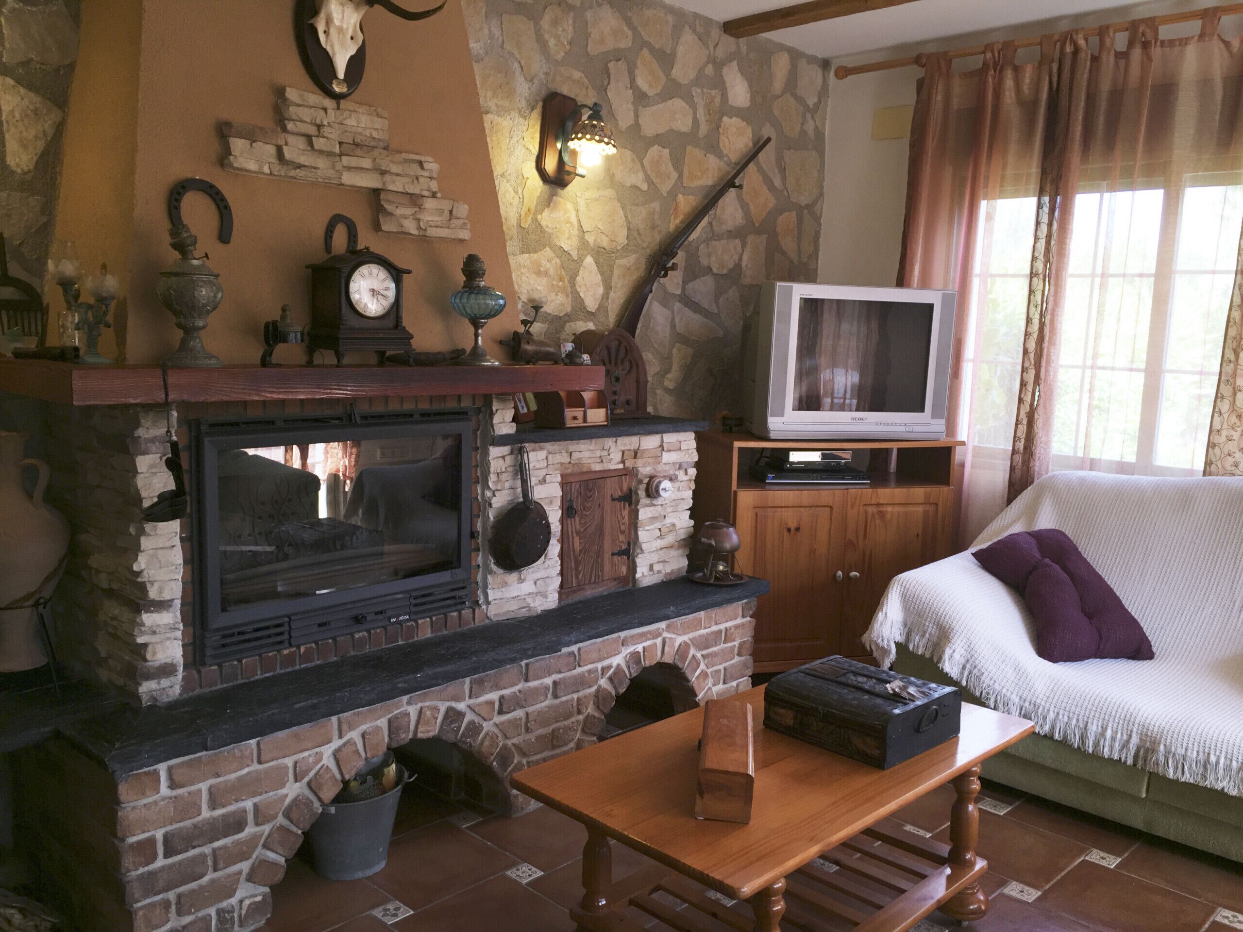 TV, fireplace