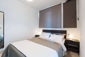 1 dormitorio, tabla de planchar con plancha, cuna de viaje y wifi gratis