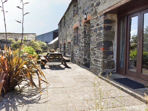 Outdoor dining - 2 bedroom accommodation in St Endellion, near Port Isaac (St Endellion, near Port Isaac)