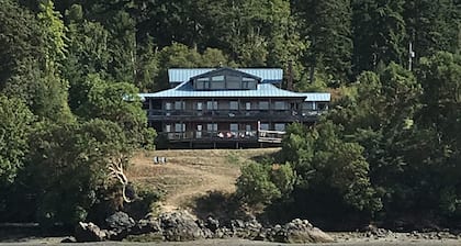 Arbutus Cove Guesthouse