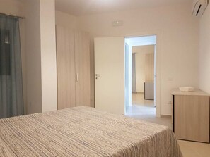 2 Schlafzimmer, Bügeleisen/Bügelbrett, Bettwäsche