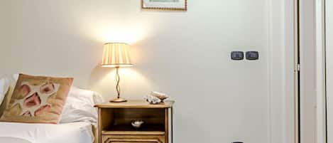 2 bedrooms, iron/ironing board, WiFi