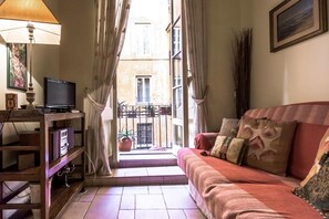 Living area - GuestHost - Palazzo Farnese&Campo dè Fiori - Elegant Apt x 3 (roma)