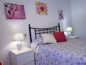 3 bedrooms, iron/ironing board, WiFi, bed sheets