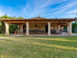 Outdoor dining - Villa LLosia By SunVillas Mallorca (Pollença)