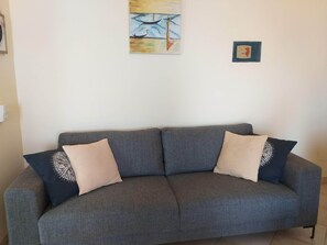 Smart TV, books - Spacious comfortable apartment with sea view. (Santa Maria)