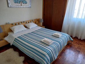 3 Schlafzimmer, Schreibtisch, schallisolierte Zimmer