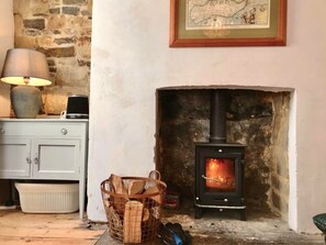 Interior - Lovely beachfront Apartment with private courtyard (Saint Leonards-on-sea)