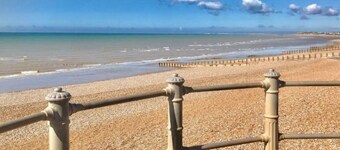 Lovely beachfront Apartment with private courtyard