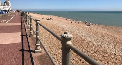 Lovely beachfront Apartment with private courtyard