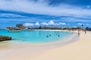 On the beach, beach towels - Studio MARINA brand new comfort with views of the marina (Marigot)