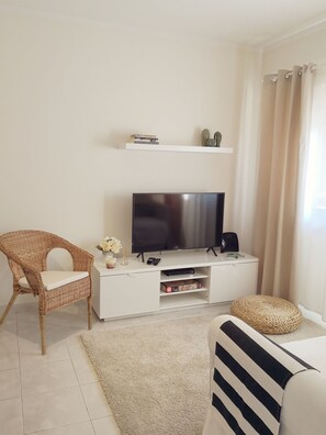 Smart TV, books - 3B flat in Portimão (Portimão)