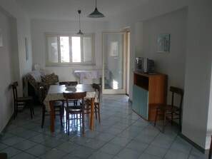 Dining - Apartment a few steps from the sea (Canneto)