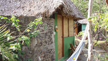 Basic Cabin | Premium bedding, in-room safe, individually decorated