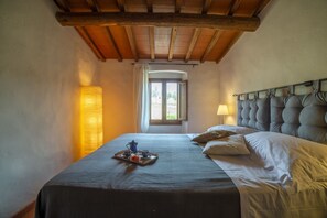 5 habitaciones, tabla de planchar con plancha, wifi y ropa de cama 