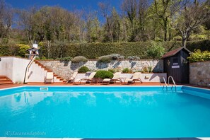 من حمّامات السباحة المغطاة، حمّام سباحة خارجي