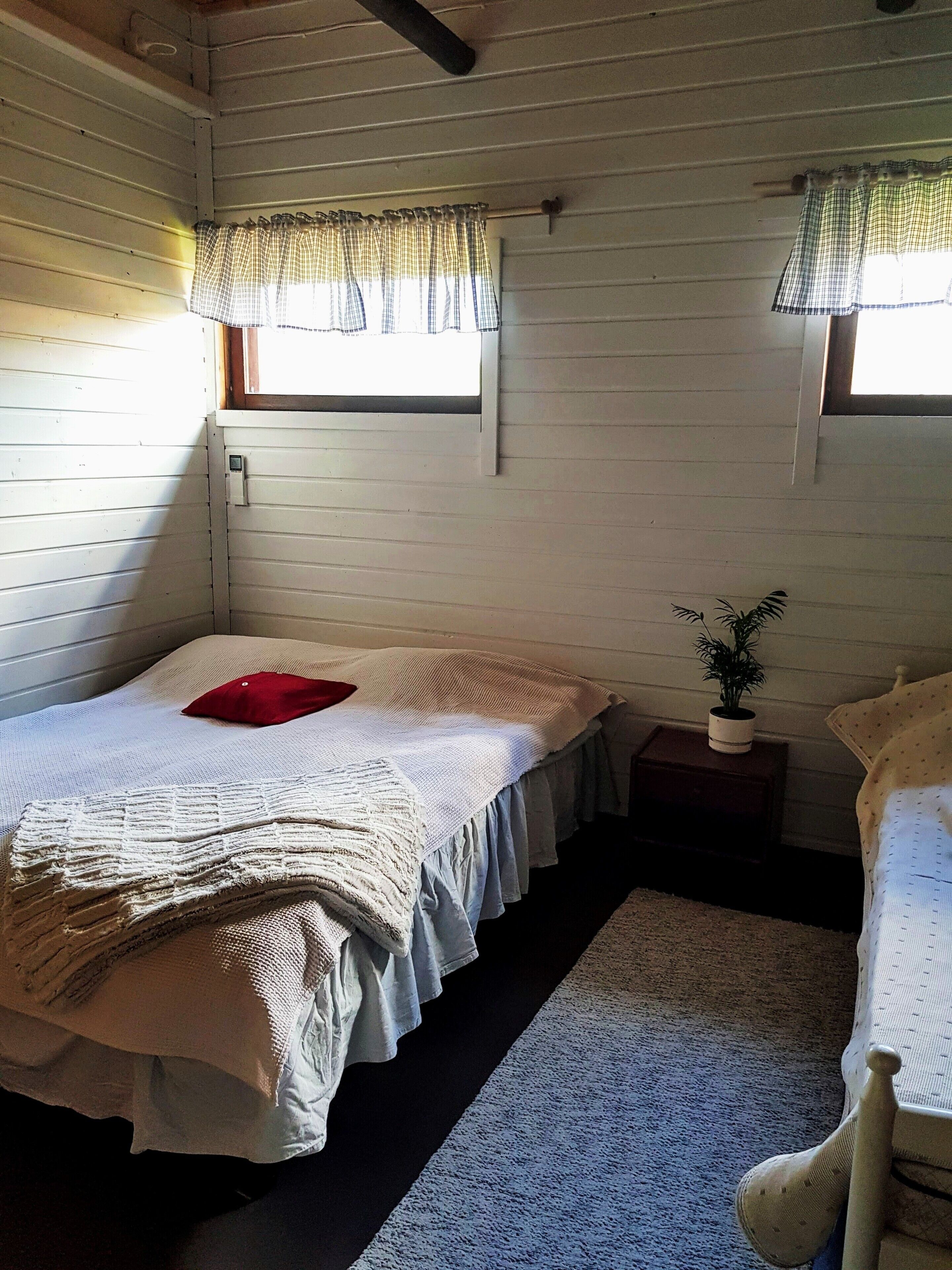 3 chambres, coffres-forts dans les chambres, bureau