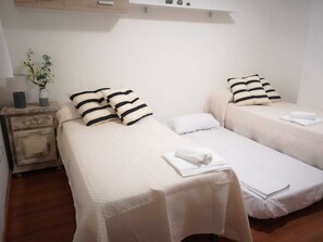 2 bedrooms, iron/ironing board, WiFi, bed sheets - Hiniesta whole floor (Sevilla)